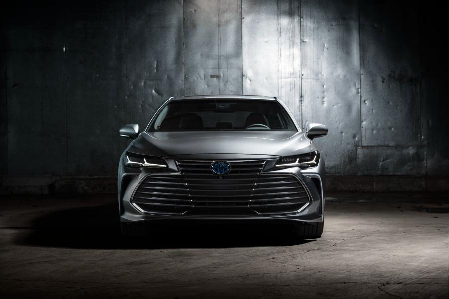  Toyota Avalon Hybrid Limited 2018 года  (фото 17 из 34)